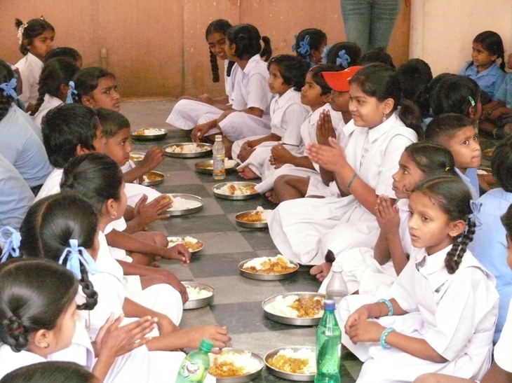 Akshaya Patra serves its Billionth meal to government school children
